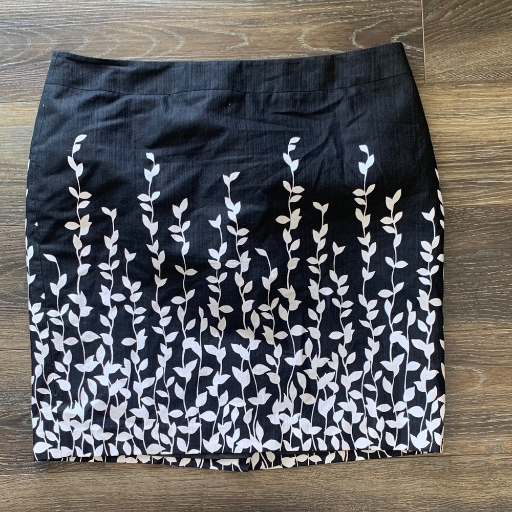 Ann Taylor Black and White Vine Pencil Skirt